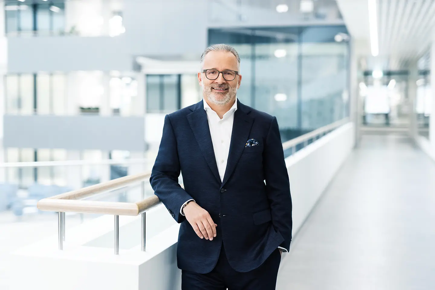 
Carsten Knobel, Yönetim Kurulu Başkanı